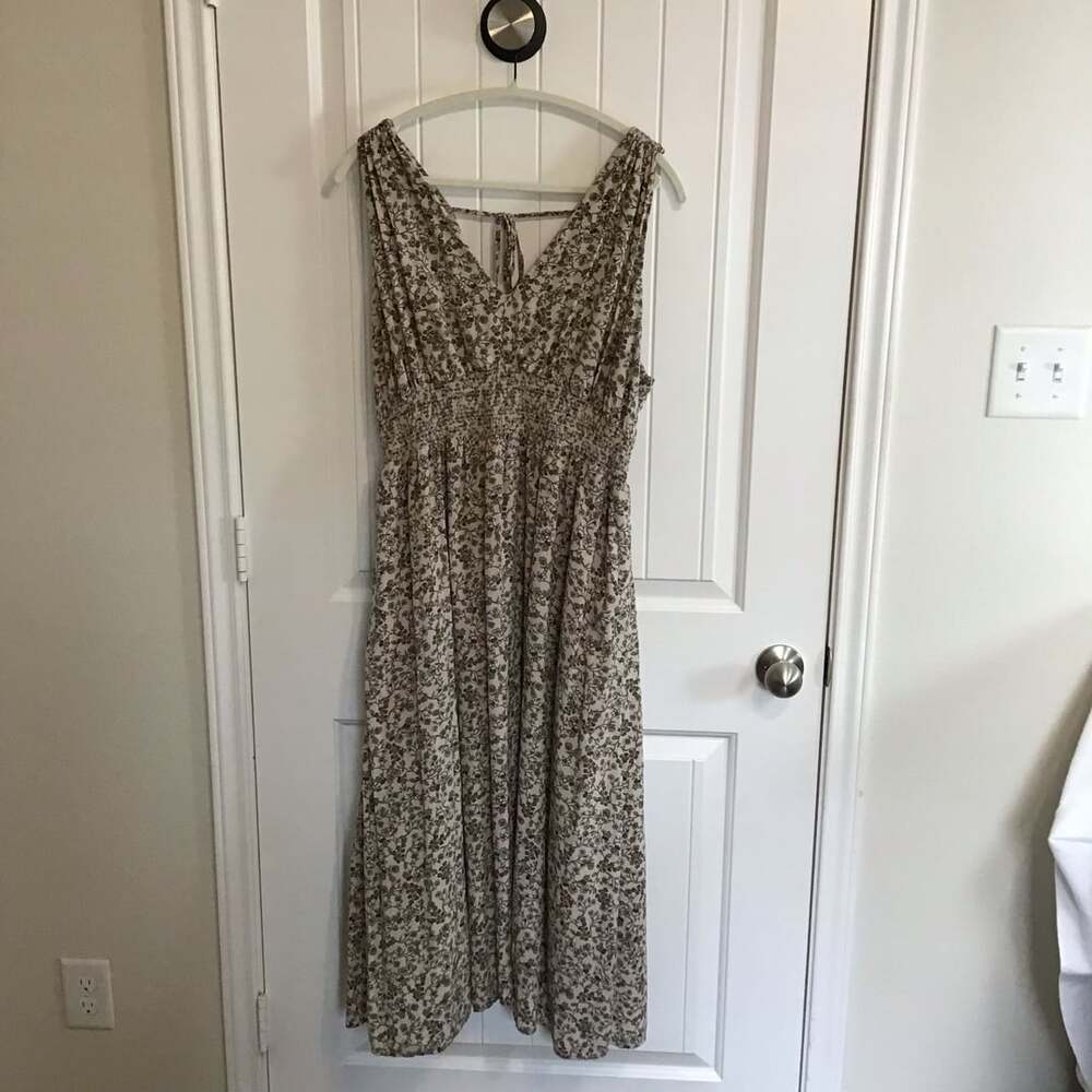 Old Navy Smocked Waist Tie-Back Floral Maxi Dress Beige Hue XL Boho Chic - Picture 2 of 12